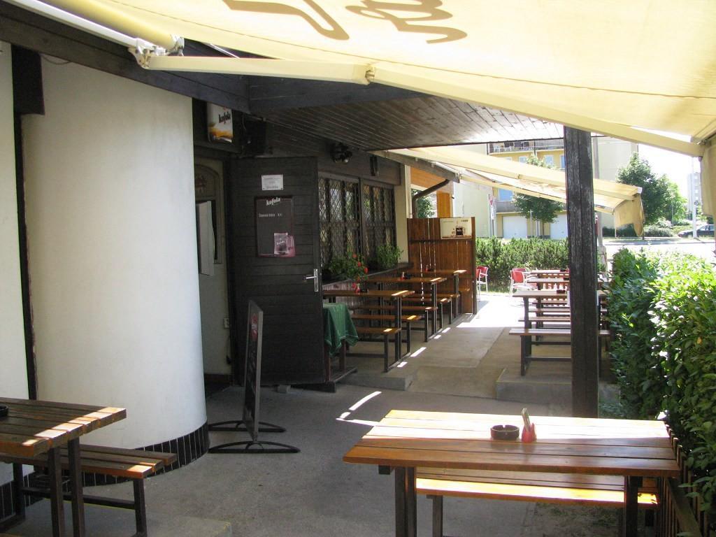 Signal餐厅酒店 帕尔杜比采 外观 照片